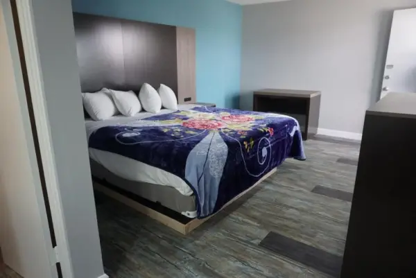 Thunderbird Motel 7